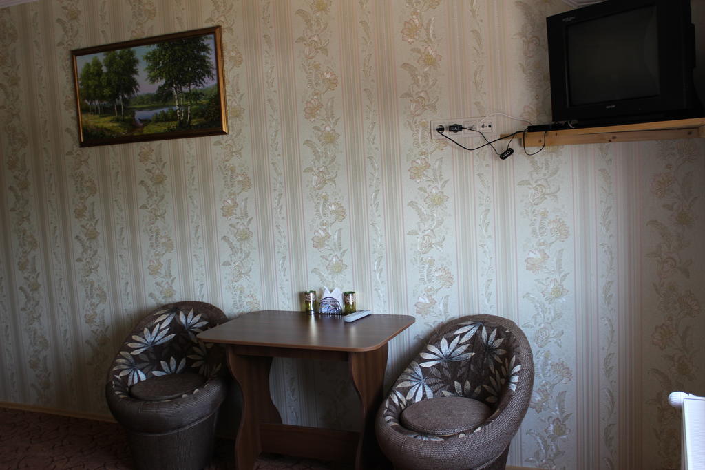 Pid Yavorom Hotel Drogomirchany Phòng bức ảnh